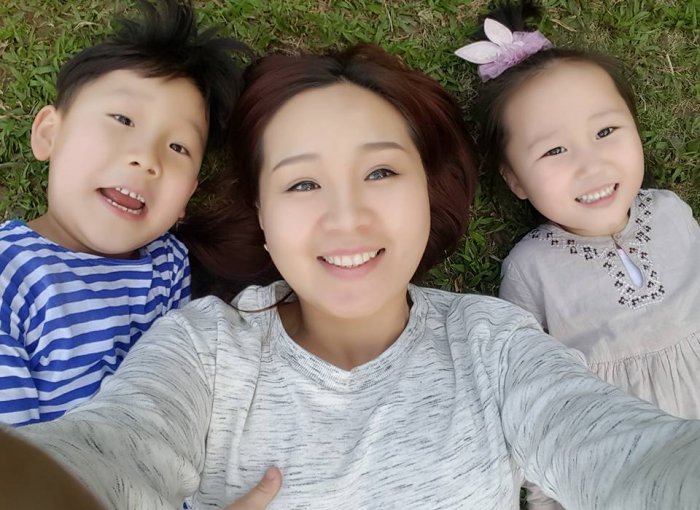 Жүжигчин Тэмка гэр бүлээ “утаанаас хамгаалж явна”